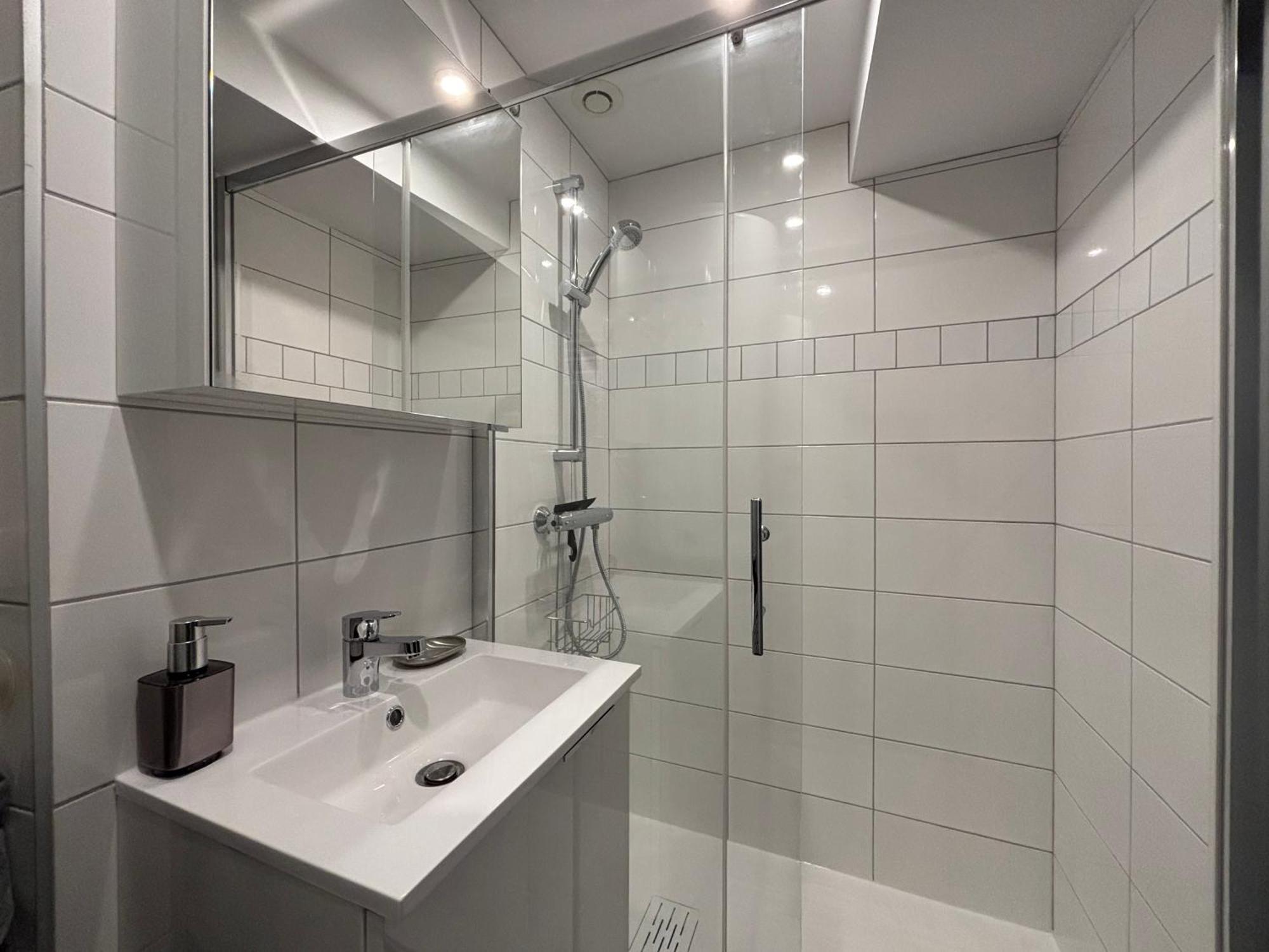 Les Remparts Apt Spacieux 1 Er Etage Renove Joliment Decore Bien Equipe Plein Centre Bayeux Proche Plages Du Debarquement Parking Gratuit A Proximite Ngoại thất bức ảnh