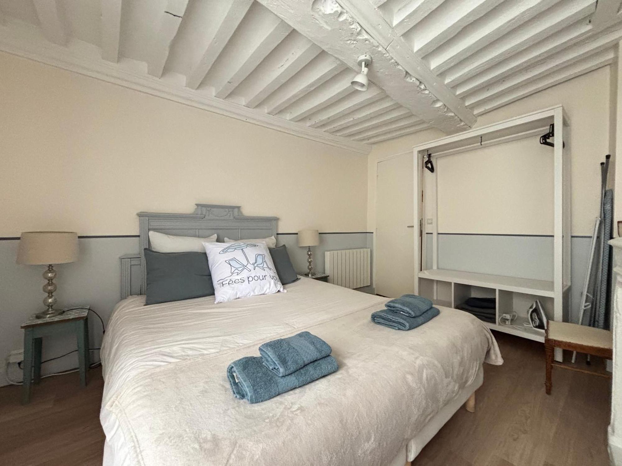 Les Remparts Apt Spacieux 1 Er Etage Renove Joliment Decore Bien Equipe Plein Centre Bayeux Proche Plages Du Debarquement Parking Gratuit A Proximite Ngoại thất bức ảnh