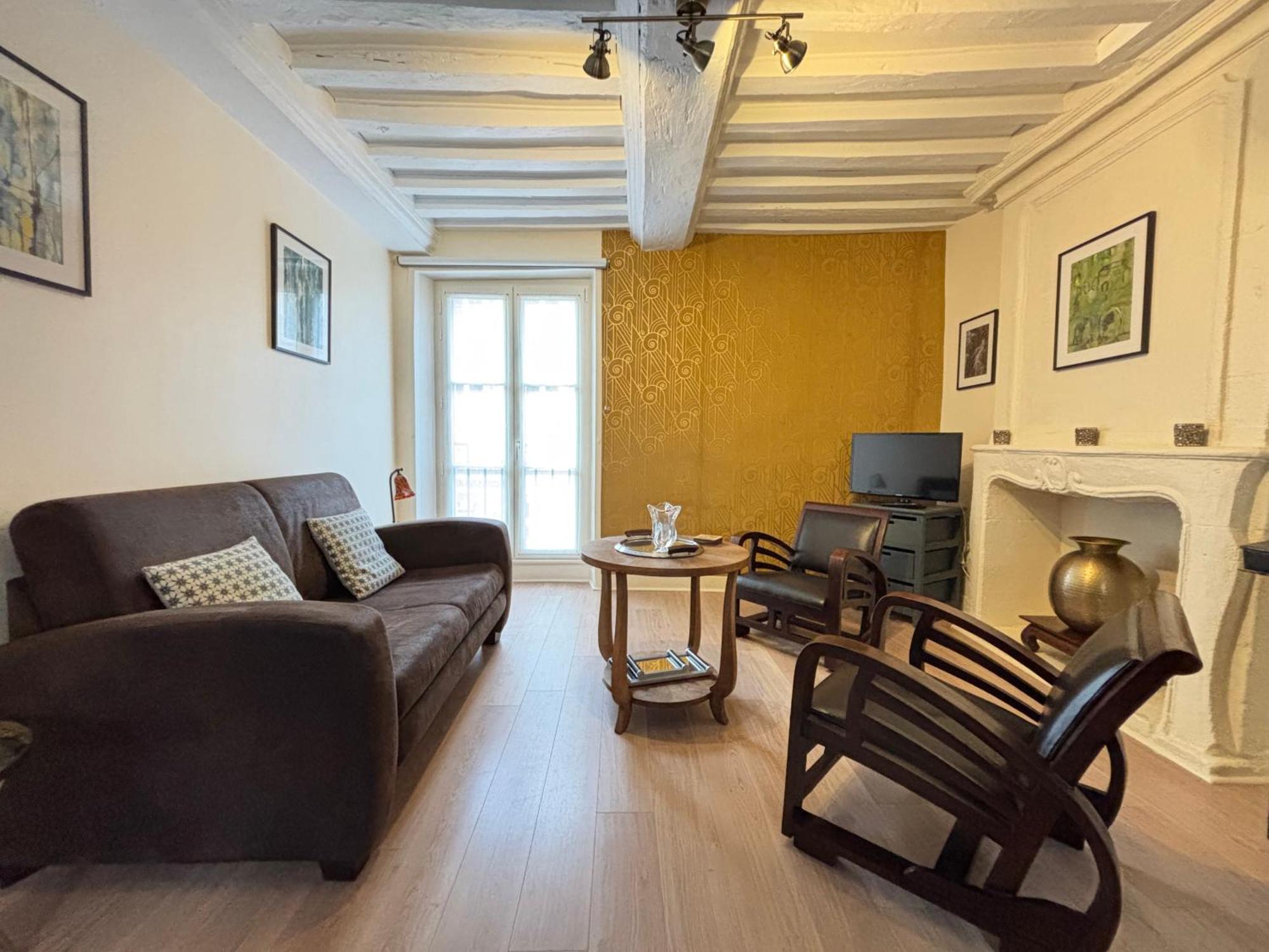 Les Remparts Apt Spacieux 1 Er Etage Renove Joliment Decore Bien Equipe Plein Centre Bayeux Proche Plages Du Debarquement Parking Gratuit A Proximite Ngoại thất bức ảnh